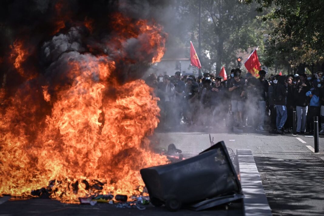 Több száz francia középiskola zárt be a diáktüntetések miatt Több száz francia középiskola zárt be a diáktüntetések miatt