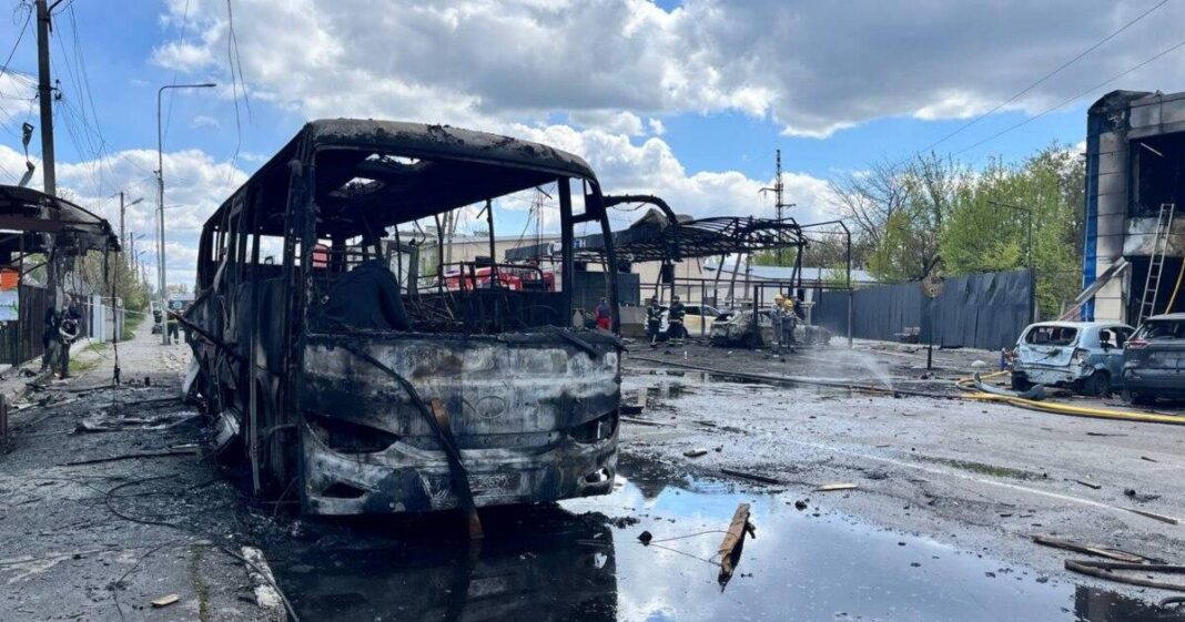 Halálos támadás érte a buszokat Kramatorszkban, 33 ember meghalt Halálos támadás érte a buszokat Kramatorszkban, 33 ember meghalt